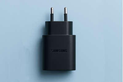 Samsung выдерживают вдвое больше зарядов, чем iPhone и Pixel — выяснили в ЕС